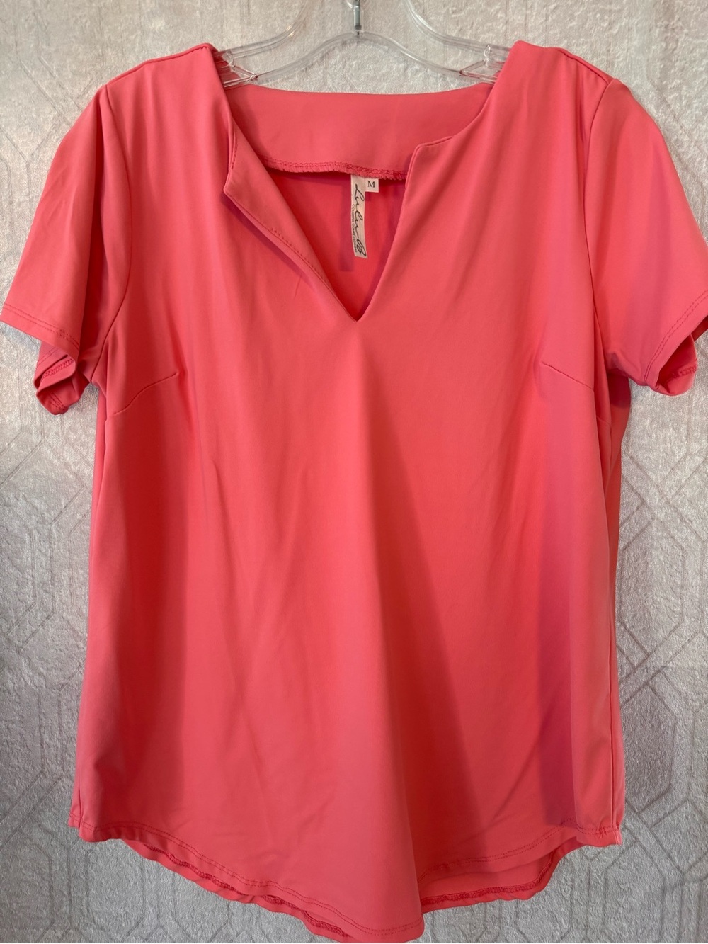 Lulu B Women's Coral Split-Neck Short Sleeve Top